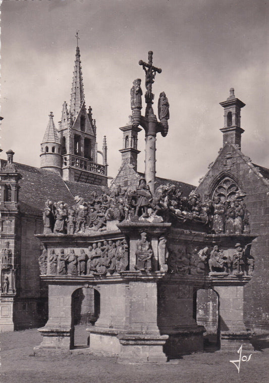 ANCIENNE CARTE POSTALE CPSM 29 GUIMILIAU / L'EGLISE ET LE CALVAIRE