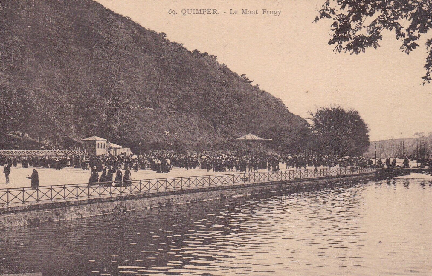 CARTE POSTALE ANCIENNE CPA 29 QUIMPER LE MONT FRUGY