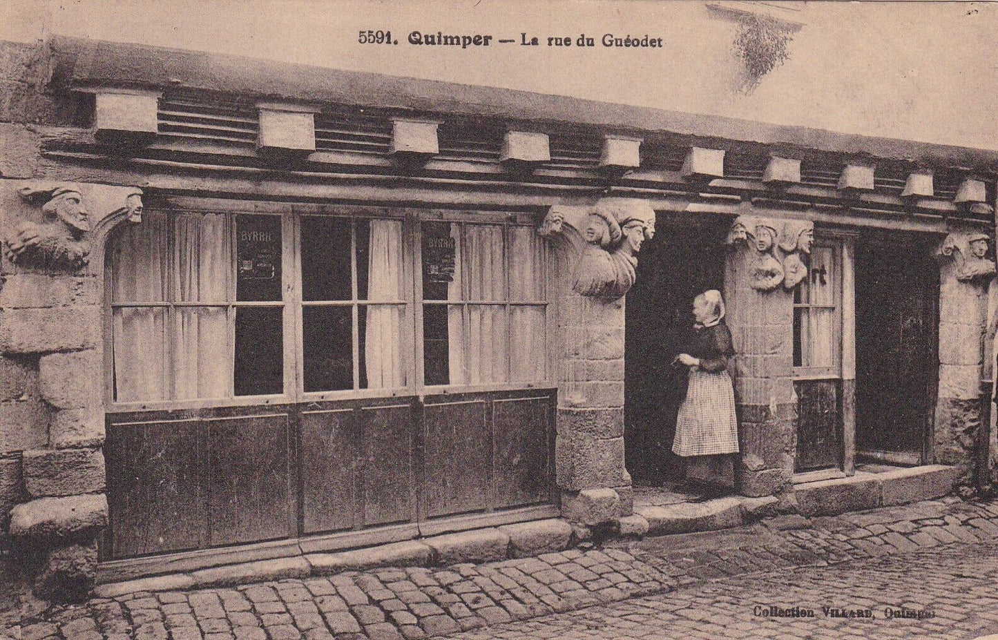 CARTE POSTALE ANCIENNE CPA 29 QUIMPER LA RUE DU GUEODET / VILLARD 5591