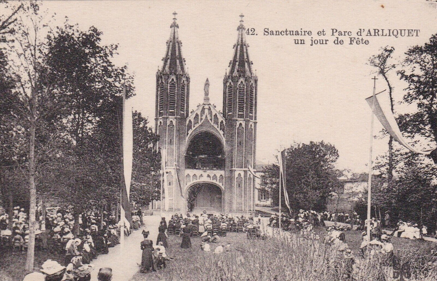 CARTE POSTALE ANCIENNE CPA 87 SANCTUAIRE ET PARC D'ARLIQUET UN JOUR DE FETE