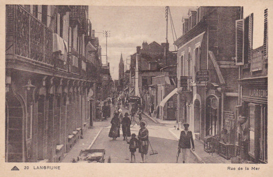 OLD POSTCARD CPA LANGRUNE RUE DE LA MER 