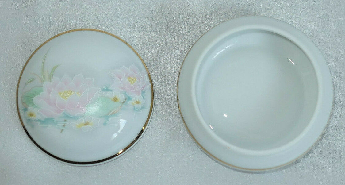 ANCIENNE PETITE BOITE BONBONNIERE EN PORCELAINE DE LIMOGES CLAUDE CARPENET