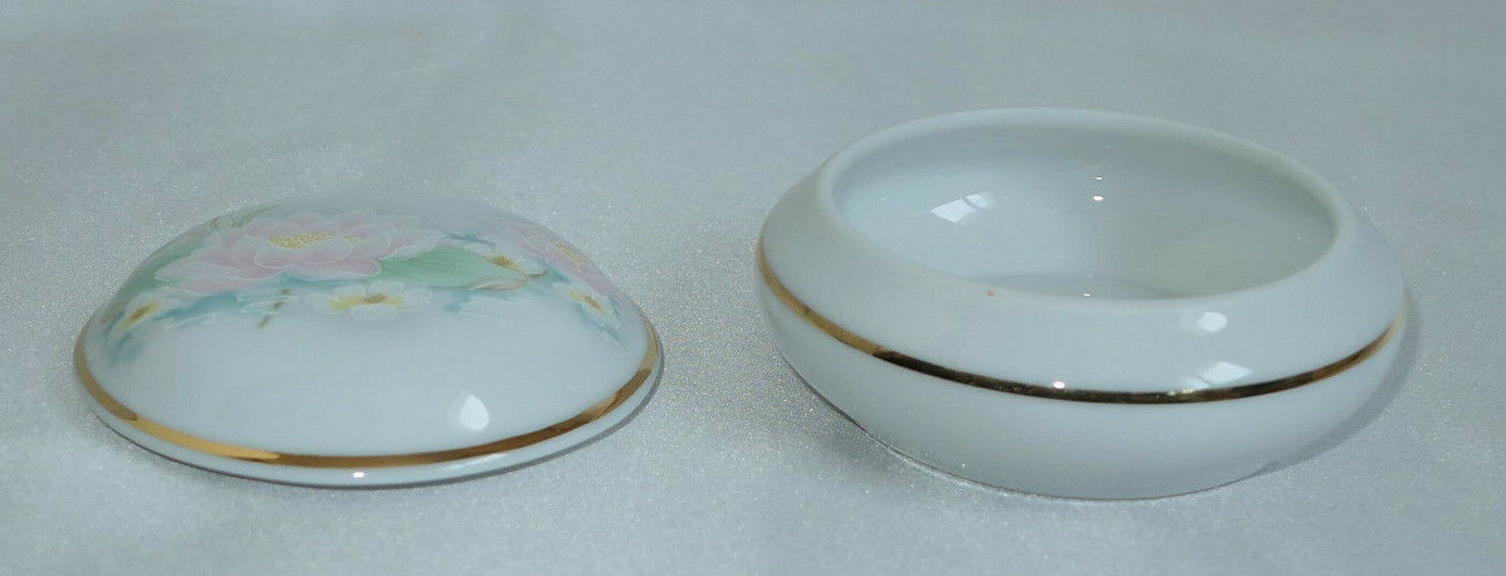 ANCIENNE PETITE BOITE BONBONNIERE EN PORCELAINE DE LIMOGES CLAUDE CARPENET