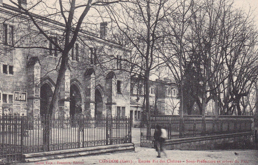 CARTE POSTALE ANCIENNE CPA CONDOM GERS ENTREE EST DES CLOITRES