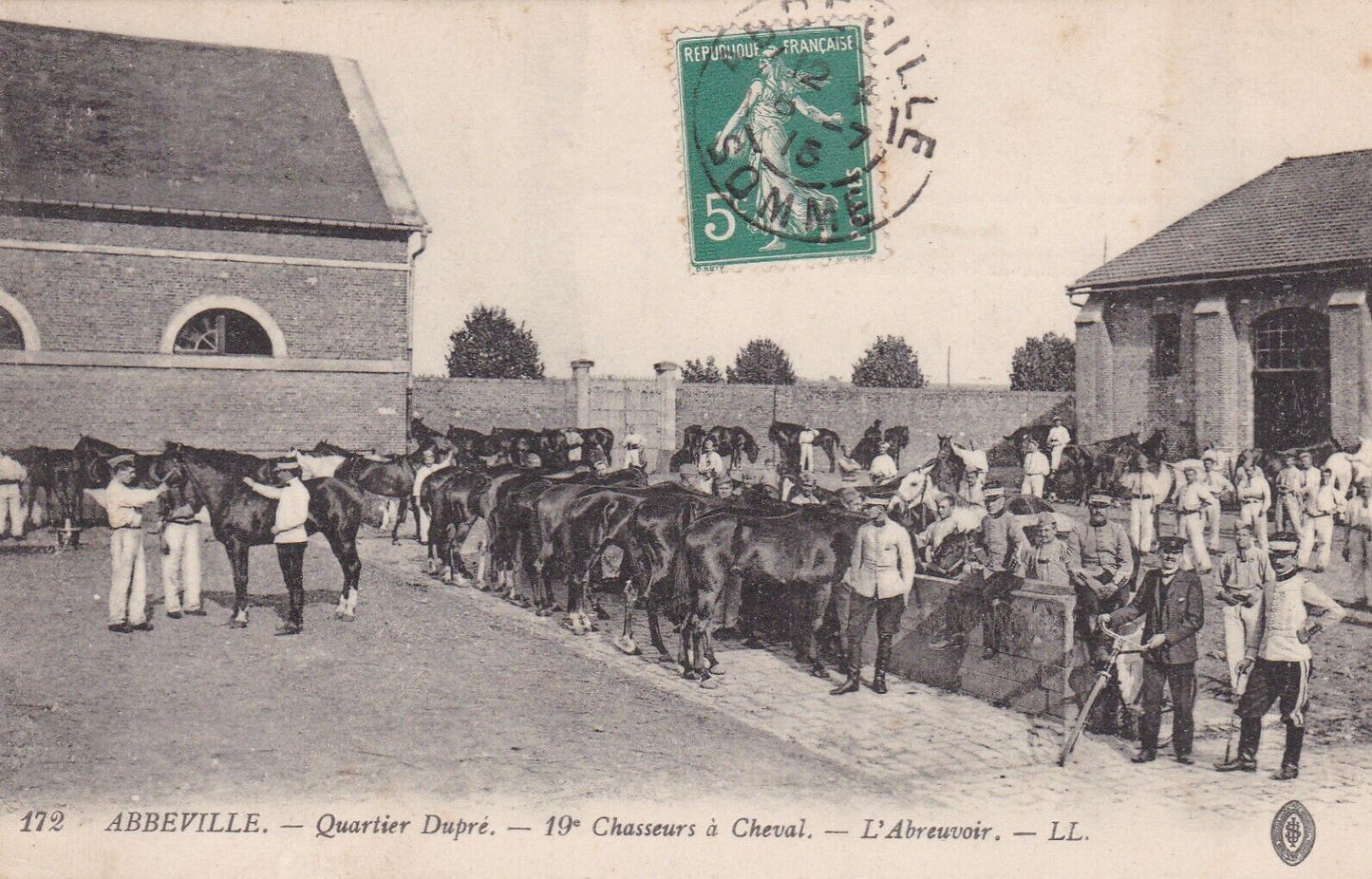 CARTE POSTALE ANCIENNE CPA ABBEVILLE QUARTIER DUPRE 19E CHASSEURS A CHEVAL 1915