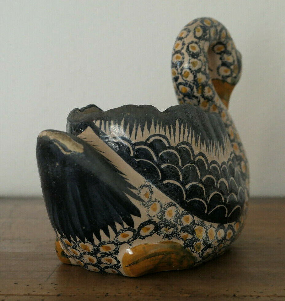 ANCIENNE FAIENCE DE QUIMPER HENRIOT CYGNE SWAN CIRCA 1930