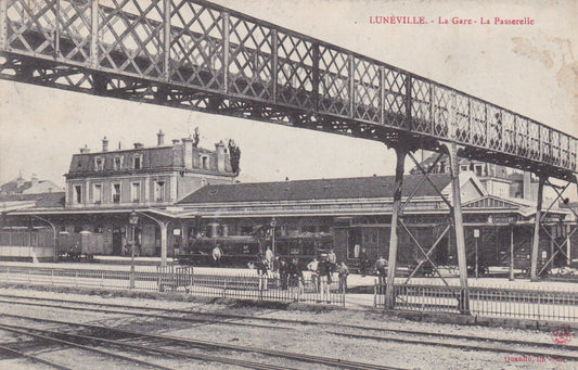 CARTE POSTALE ANCIENNE CPA LUNEVILLE LA GARE LA PASSERELLE (1908)