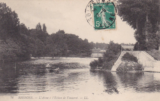OLD POSTCARD CPA SOISSONS L'AISNE AT THE VAUXCROT LOCK 