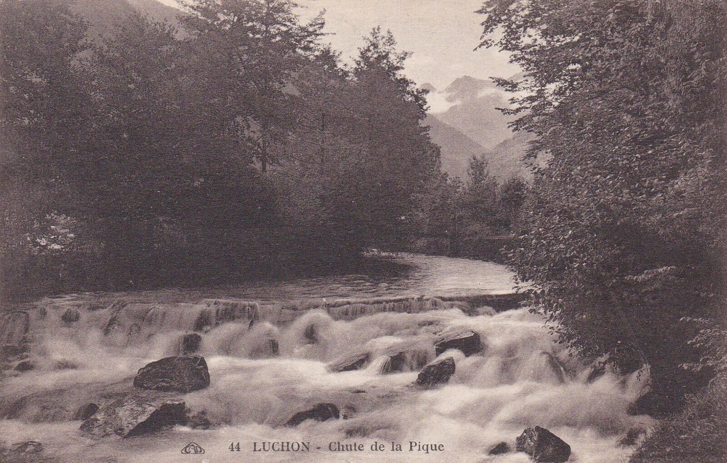 CARTE POSTALE ANCIENNE CPA LUCHON CHUTE DE LA PIQUE