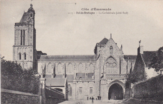 OLD POSTCARD CPA DOL-DE-BRETAGNE LA CATHEDRAL (SOUTH COAST) 