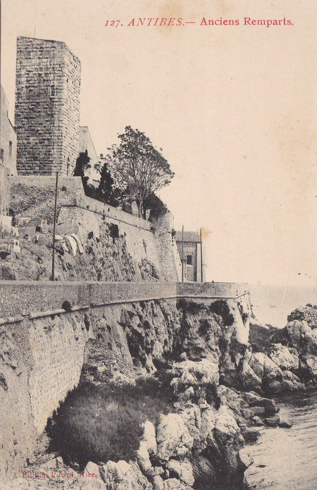 CARTE POSTALE ANCIENNE CPA ANTIBES ANCIENS REMPARTS