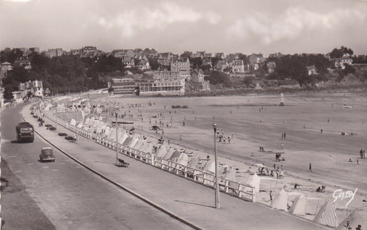 CARTE POSTALE CPSM SAINT-CAST BOULEVARD DE LA MER HOTELS DE LA MER ET BEAUSEJOUR