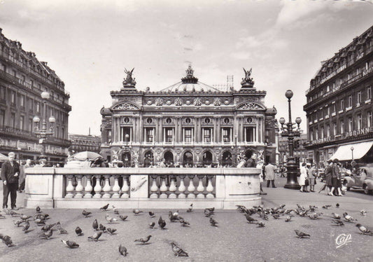 CARTE POSTALE CPSM NOIR & BLANC / PARIS PLACE DE L'OPERA (1961)