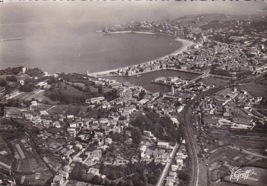 CPSM BLACK &amp; WHITE POSTCARD / IN BASQUE COUNTRY SAINT-JEAN-DE-LUZ AERIAL VIEW 