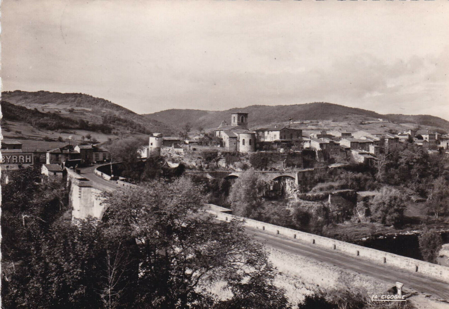 CARTE POSTALE CPSM NOIR & BLANC / VIEILLE-BRIOUDE CENTRE TOURISTIQUE BOURG PONT