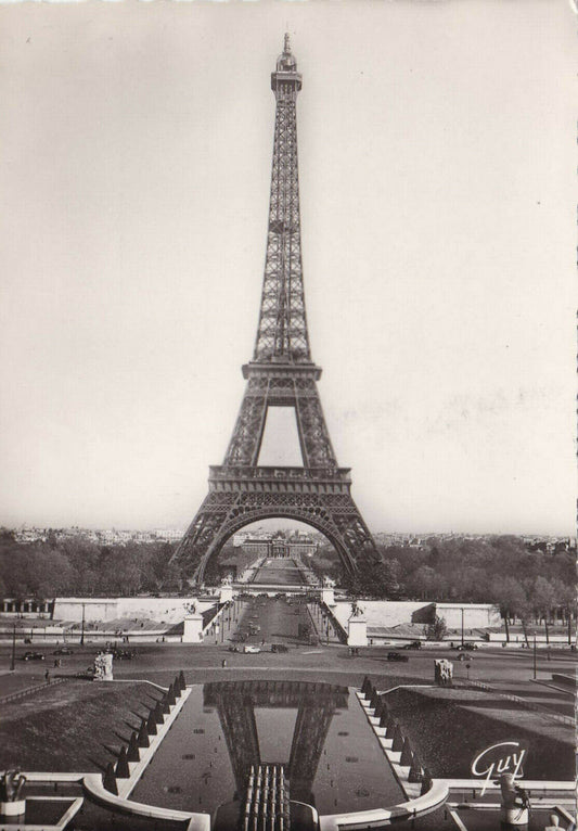 CARTE POSTALE CPSM NOIR & BLANC / PARIS ET SES MERVEILLES LA TOUR EIFFEL