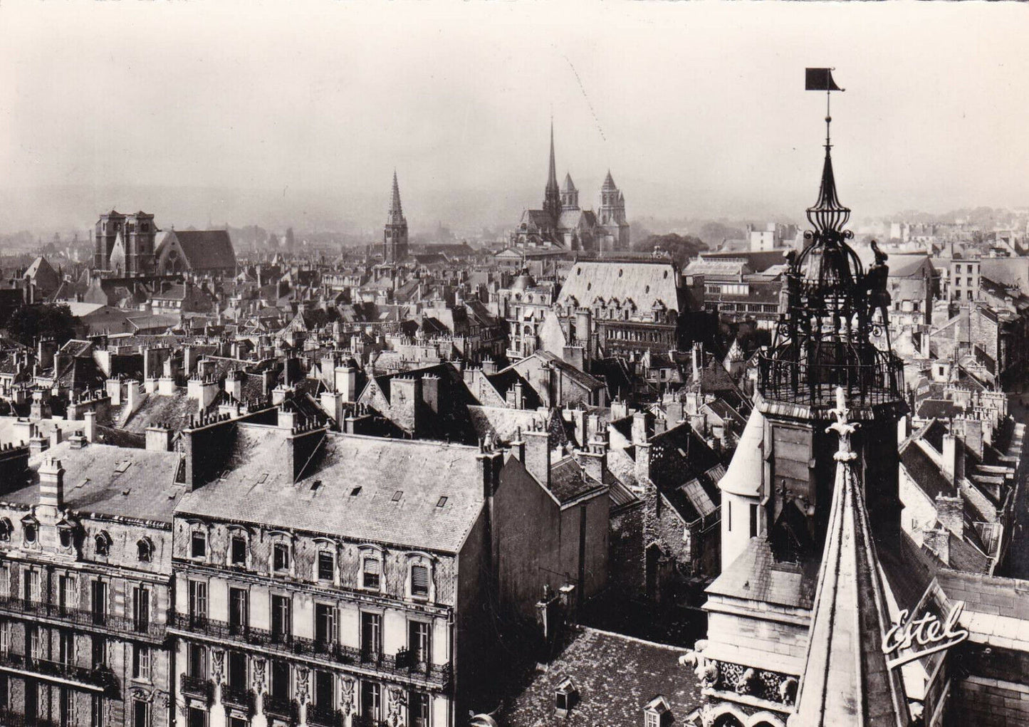 CARTE POSTALE CPSM NOIR & BLANC / DIJON VUE GENERALE EGLISE NOTRE-DAME