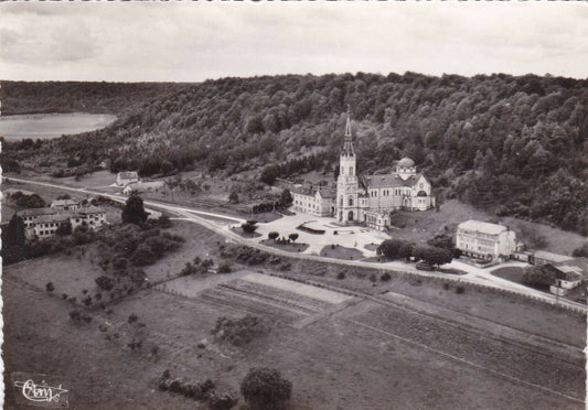 CARTE POSTALE CPSM NOIR & BLANC / DOMREMY-LA-PUCELLE VUE AERIENNE (1955)