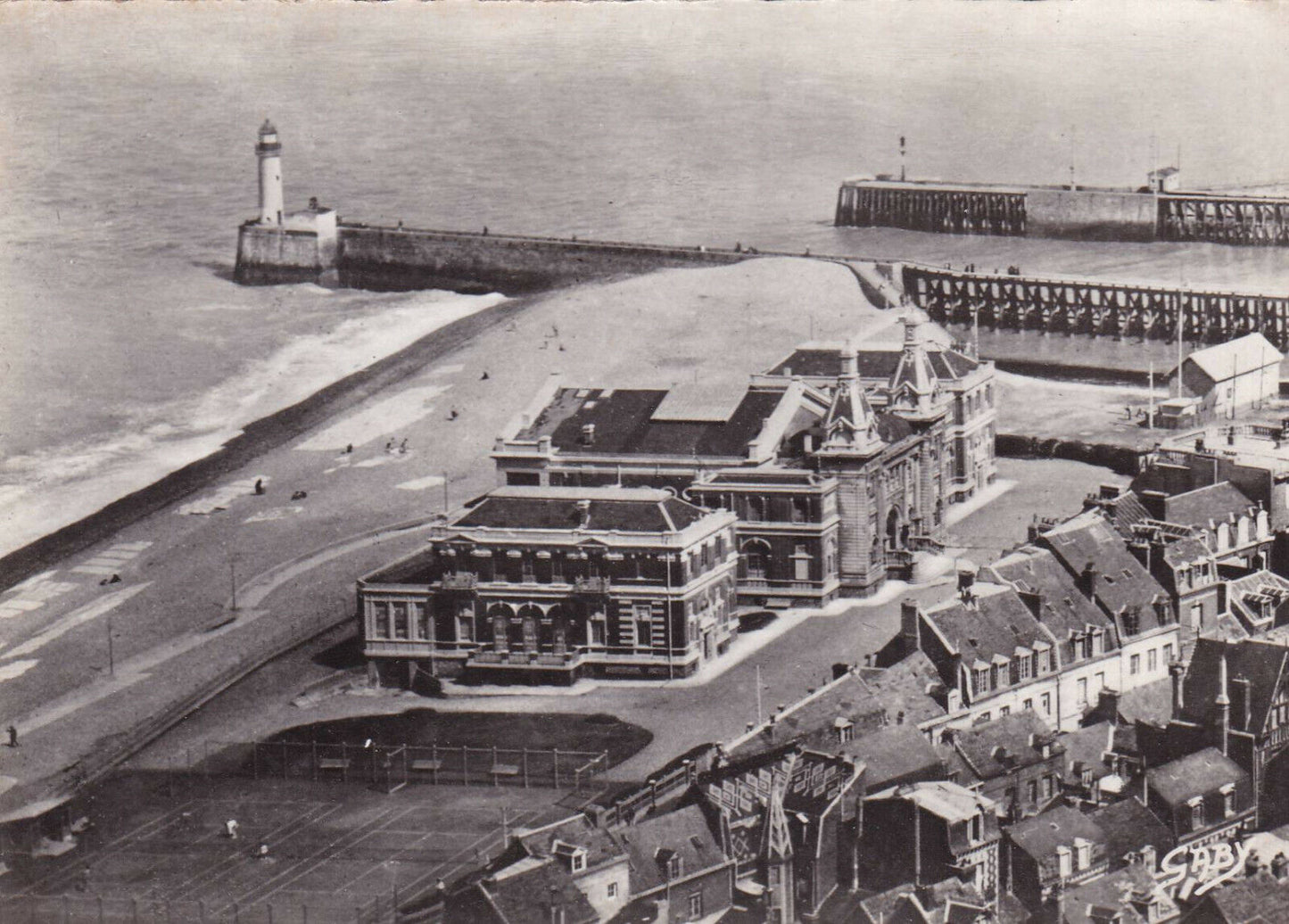 CARTE POSTALE CPSM NOIR & BLANC / LE TREPORT LA PLAGE LE CASINO LA JETEE