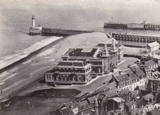 CARTE POSTALE CPSM NOIR & BLANC / LE TREPORT LA PLAGE LE CASINO LA JETEE