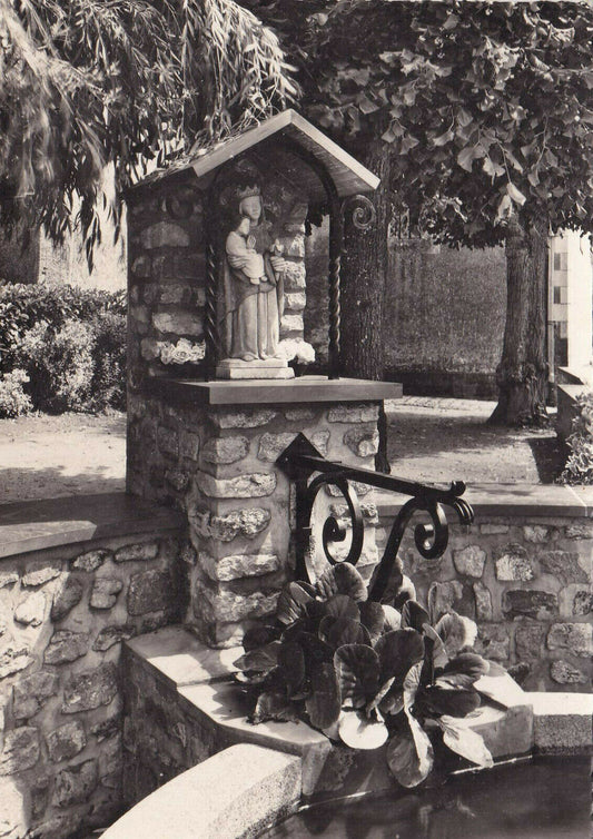 CPSM BLACK &amp; WHITE POSTCARD / THE VIRGIN OF SOLESMES SARTHE SCULPTOR GRUER