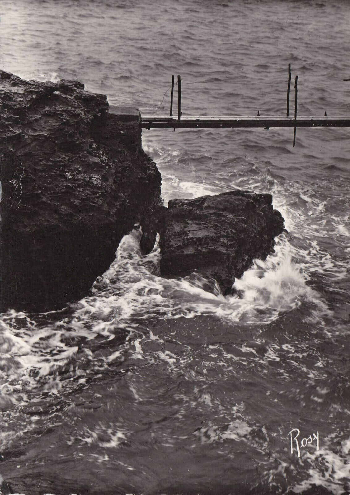 CARTE POSTALE CPSM NOIR & BLANC / PORNIC MER HOULEUSE SUR LES ROCHERS (1961)