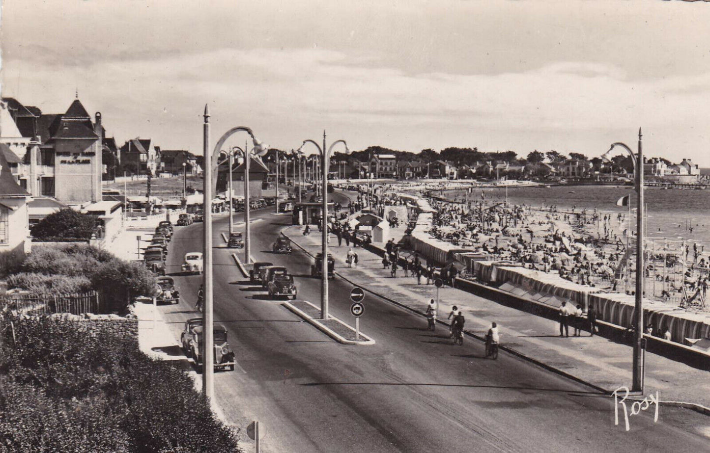 CARTE POSTALE CPSM NOIR & BLANC / PORNICHET LE REMBLAI LA PLAGE VERS LA POINTE
