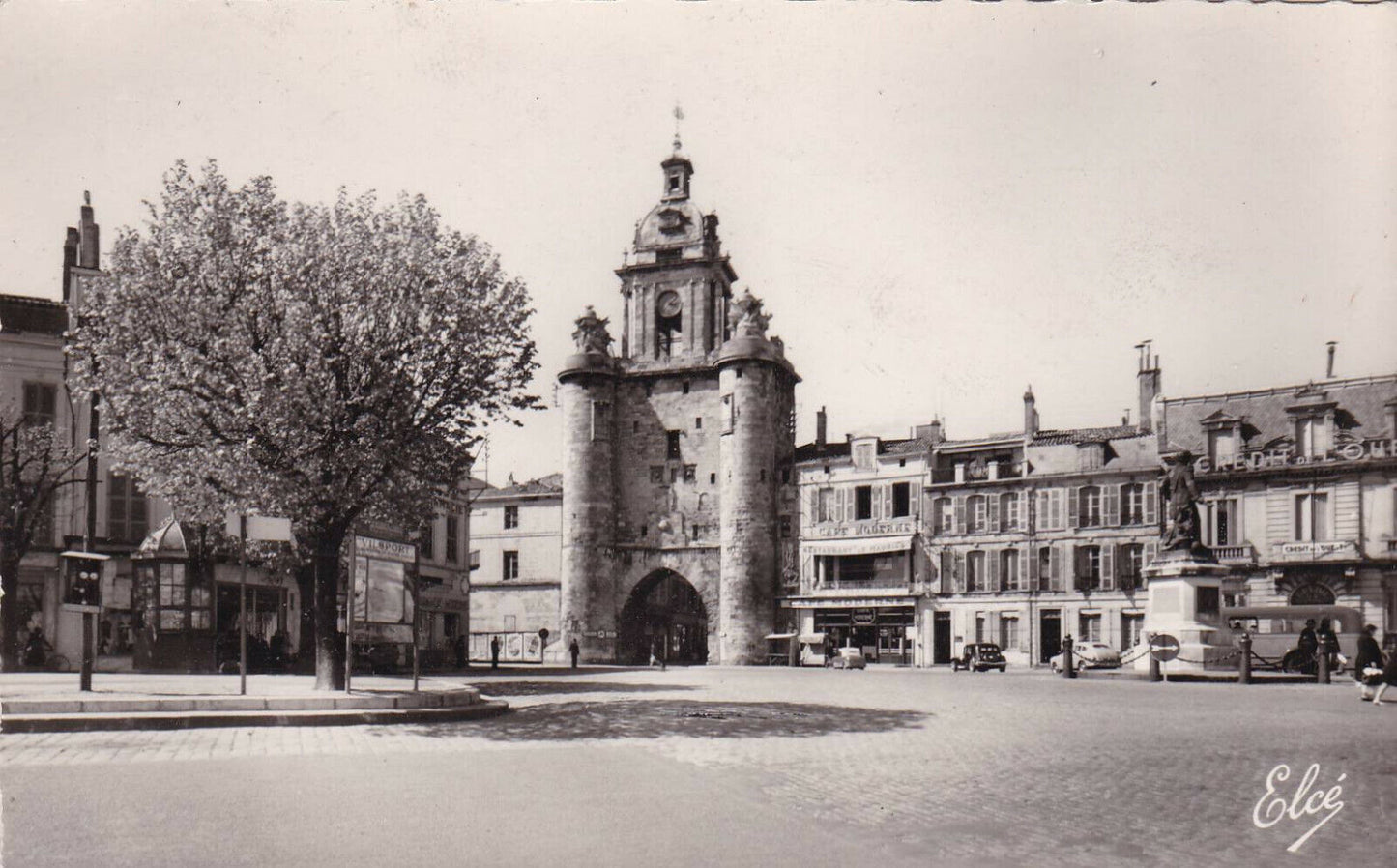 CPSM BLACK AND WHITE POSTCARD / LA ROCHELLE GROSSE HORLOGE TOWER (1962) 