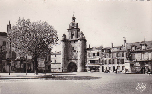 CPSM BLACK AND WHITE POSTCARD / LA ROCHELLE GROSSE HORLOGE TOWER (1962) 