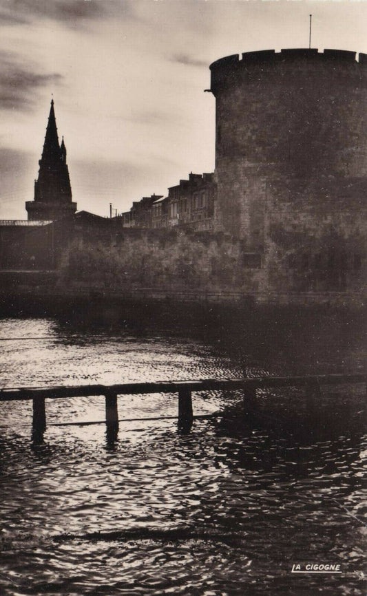 CPSM BLACK AND WHITE POSTCARD / LA ROCHELLE TOUR DES 4 SERGEANTS 