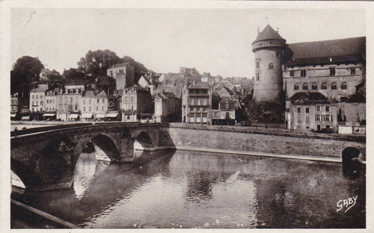 CARTE POSTALE ANCIENNE CPA NOIR ET BLANC / LAVAL LE VIEUX PONT SUR LA MAYENNE