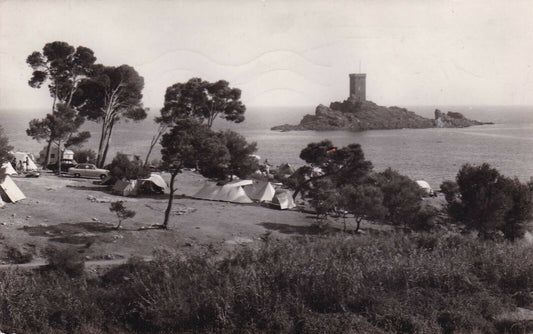 CPSM BLACK AND WHITE POSTCARD / SAINT-RAPHAEL L'ILE D'OR AT DRAMONT (1958) 