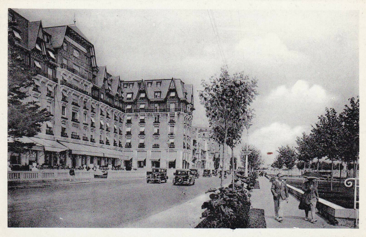 CPSM BLACK AND WHITE POSTCARD / LA BAULE L'HERMITAGE AND THE CASINO ESPLANADE 