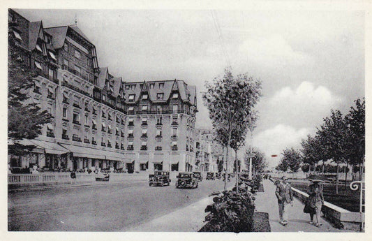 CPSM BLACK AND WHITE POSTCARD / LA BAULE L'HERMITAGE AND THE CASINO ESPLANADE 