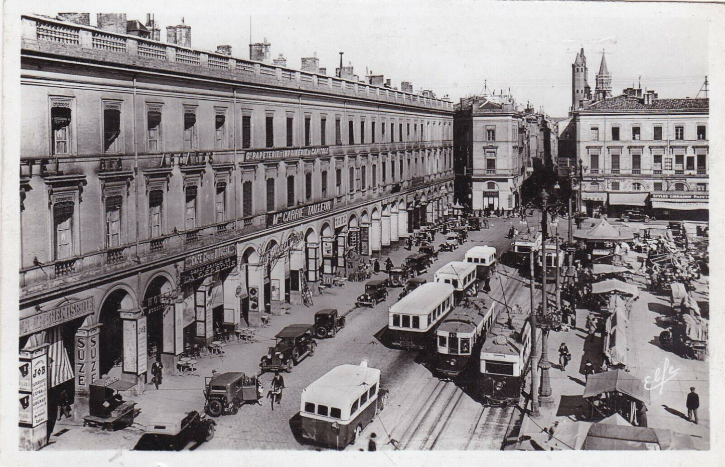 OLD BLACK AND WHITE POSTCARD / TOULOUSE PLACE DU CAPITOLE 