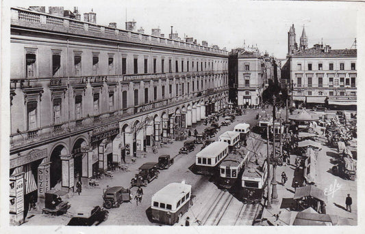 OLD BLACK AND WHITE POSTCARD / TOULOUSE PLACE DU CAPITOLE 