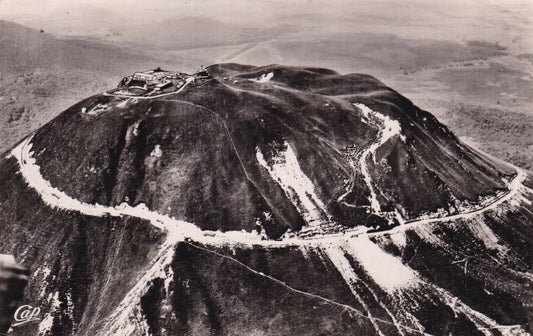 CARTE POSTALE CPSM NOIR ET BLANC / LE SOMMET DU PUY-DE-DOME ET ROUTE AUTOMOBILE