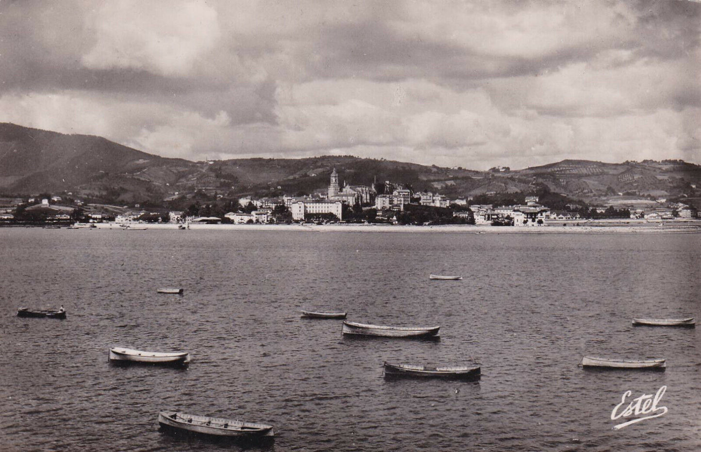 CPSM BLACK AND WHITE POSTCARD / HENDAYE FRENCH-SPANISH BORDER (1953) 