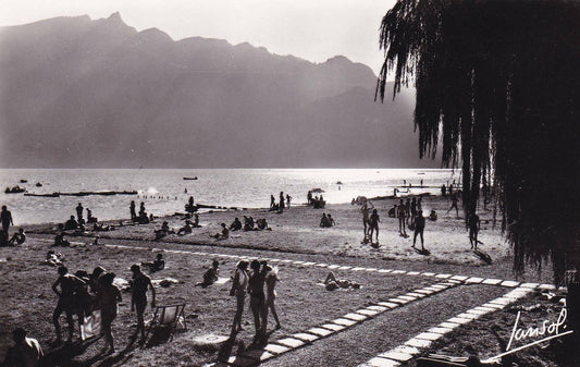 CPSM BLACK AND WHITE POSTCARD / AIX-LES-BAINS THE BEACH AND THE CAT'S TOOTH 
