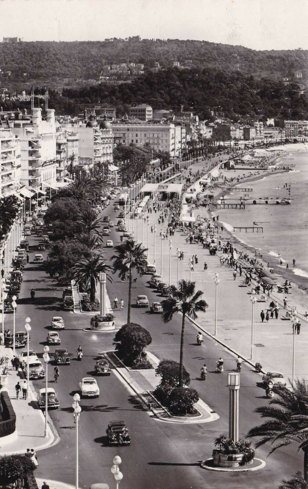 CARTE POSTALE CPSM NOIR ET BLANC / NICE LA PROMENADE DES ANGLAIS (1956)