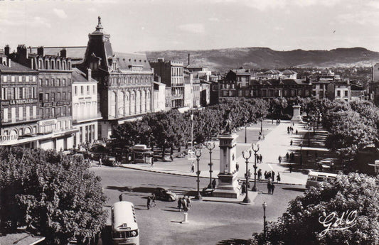 CARTE POSTALE CPSM NOIR ET BLANC / CLERMONT-FERRAND PLACE DE JAUDE