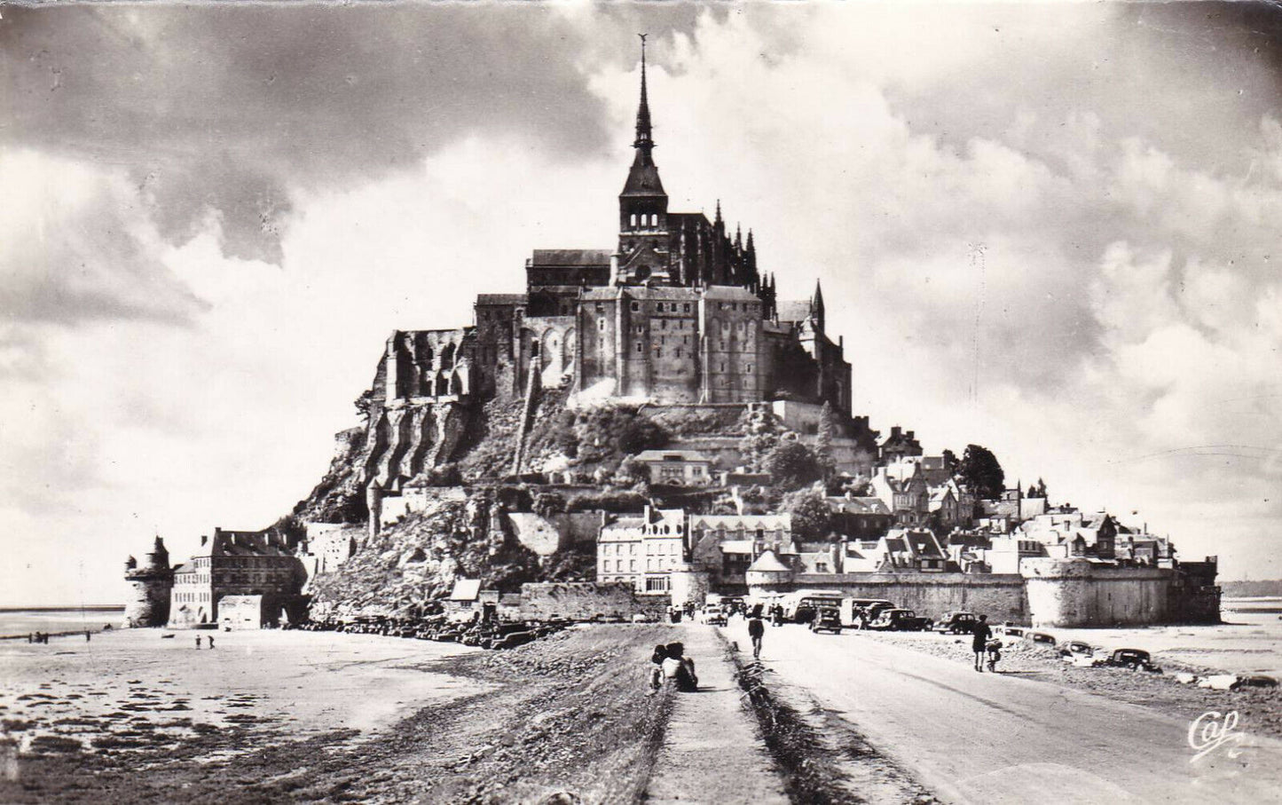 CARTE POSTALE CPSM NOIR ET BLANC / LE MONT-SAINT-MICHEL L'ARRIVEE