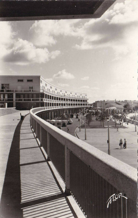 CPSM BLACK AND WHITE POSTCARD / ROYAN SEAFRONT TERRACES 