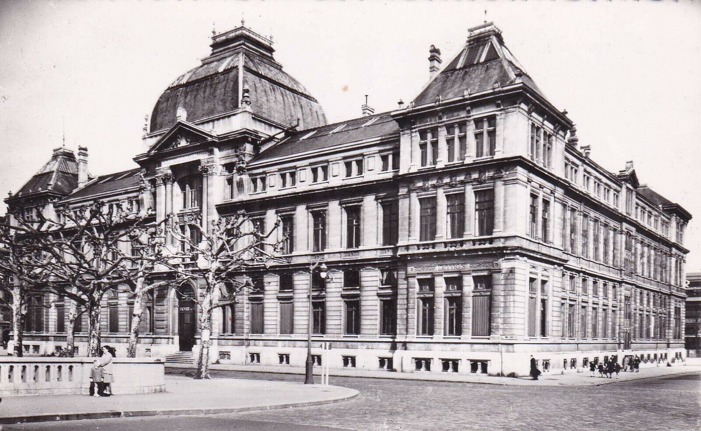CARTE POSTALE CPSM NOIR & BLANC / LYON LES FACULTES "DROIT"