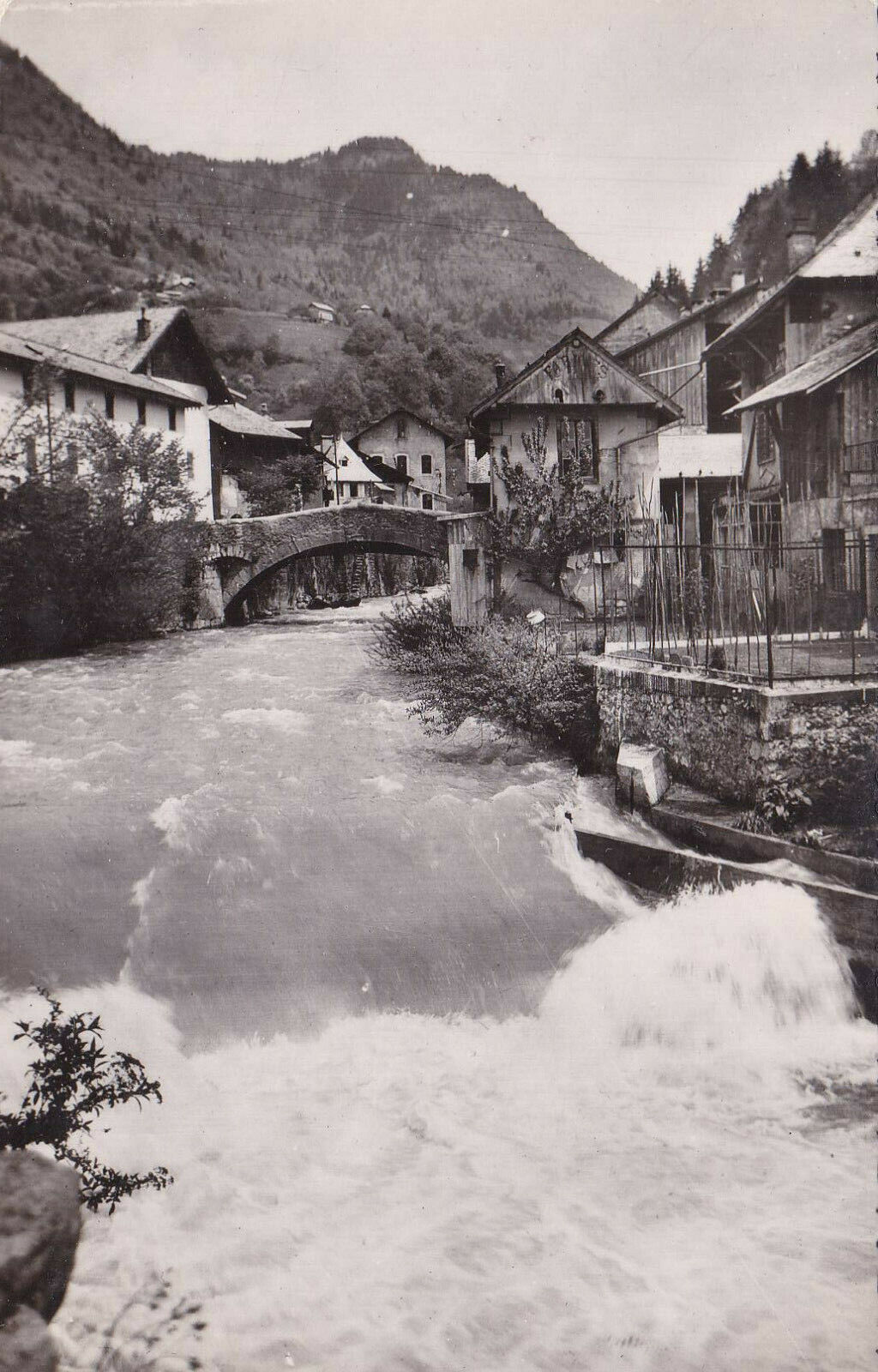 CPSM BLACK &amp; WHITE POSTCARD / TANINGES LE VIEUX PONT 