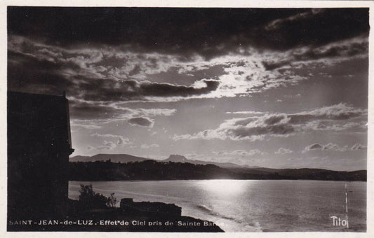 OLD POSTCARD CPA BLACK &amp; WHITE / SAINT-JEAN-DE-LUZ SKY EFFECT 