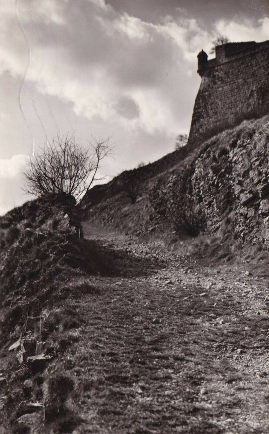 CARTE POSTALE CPSM NOIR ET BLANC / BESANCON EN MONTANT A LA CITADELLE (1959)