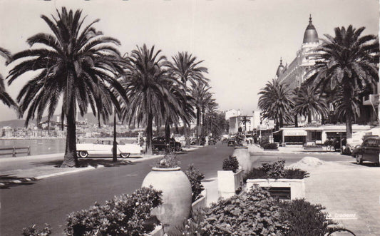 CARTE POSTALE CPSM NOIR ET BLANC / CANNES LA CROISETTE (1959)