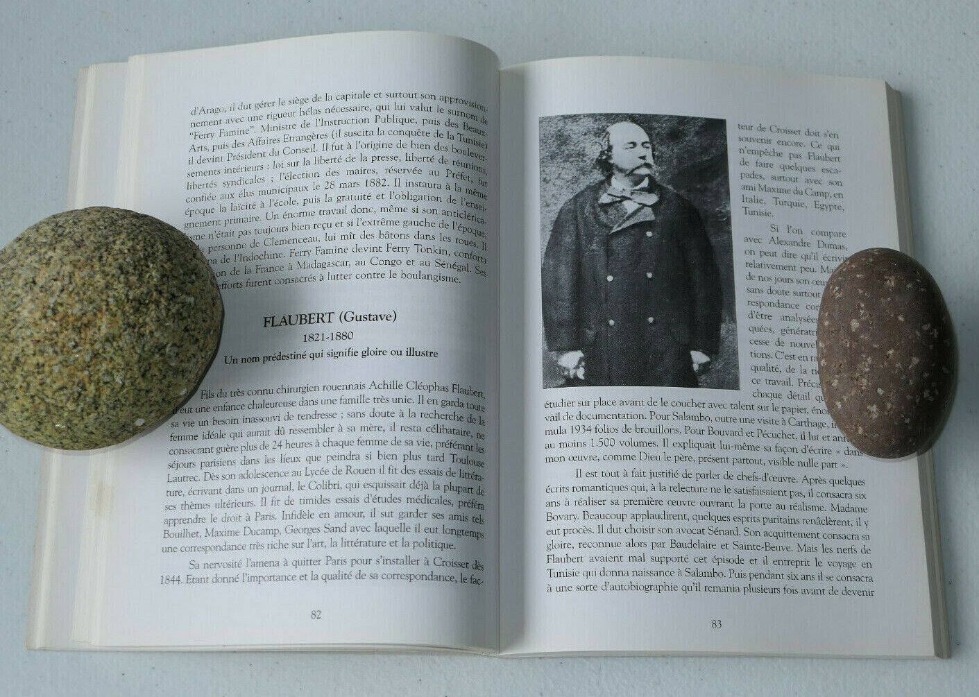 PETITES HISTOIRES DES RUES DE PETIT-QUEVILLY / CHARLES THERON / BERTOUT 2000