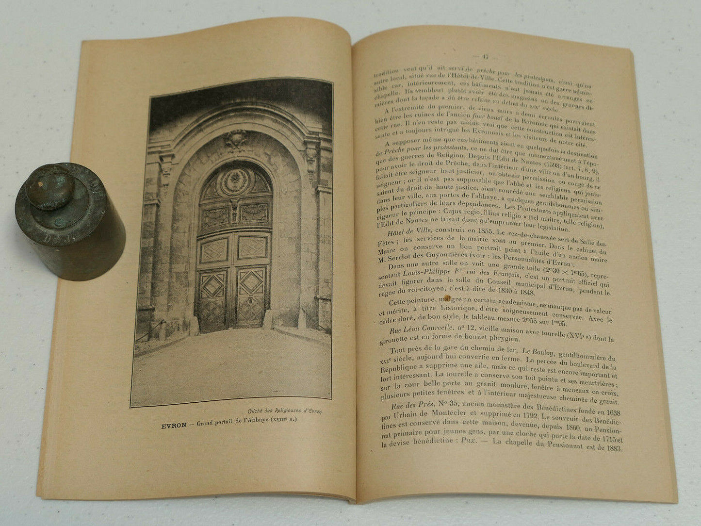 EVRON LA BASILIQUE ET L'ABBAYE BENEDICTINES LA VILLE / 1949 / PLAN ET GRAVURES